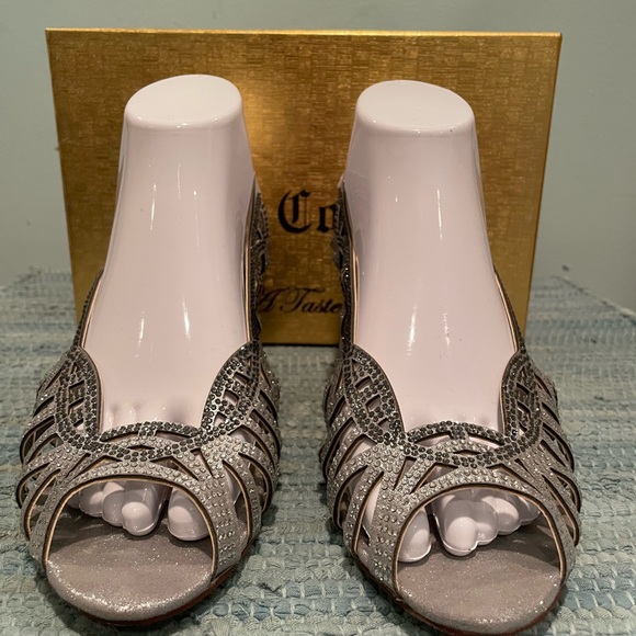Lady Couture Beauty mid heel cut out sling back evening sandal. Silver. Size 40 - Picture 4 of 11